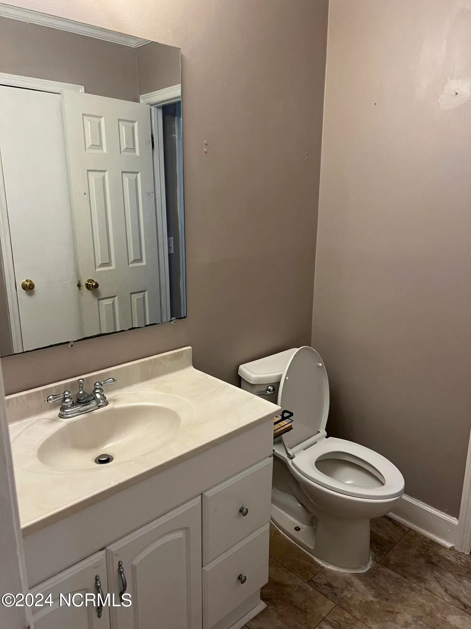 Farmville, North Carolina 27828, United States, 3 Bedrooms Bedrooms, ,3 BathroomsBathrooms,Residential,Pending,39054