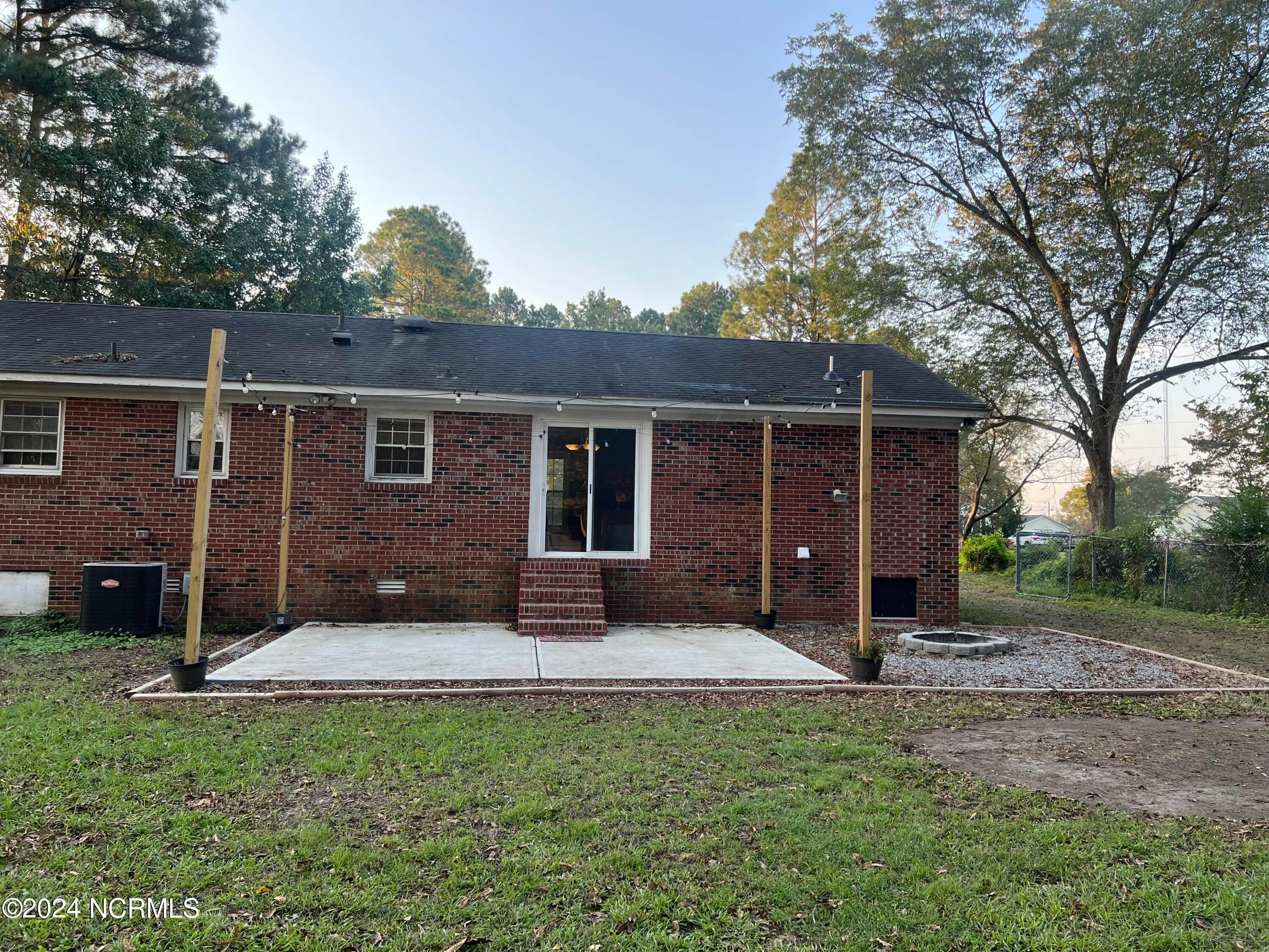 Farmville, North Carolina 27828, United States, 3 Bedrooms Bedrooms, ,3 BathroomsBathrooms,Residential,Pending,39054