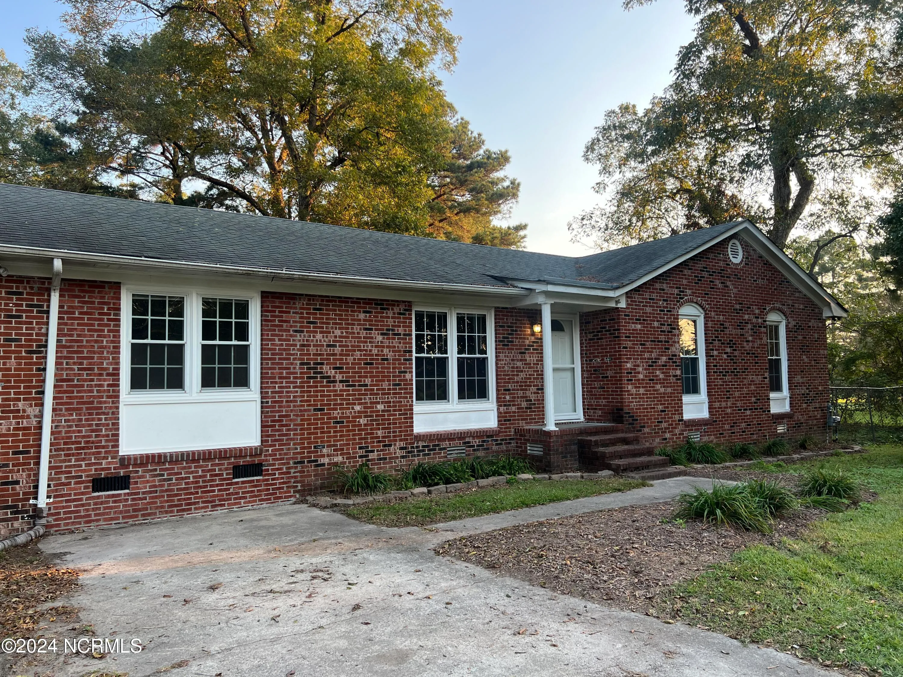 Farmville, North Carolina 27828, United States, 3 Bedrooms Bedrooms, ,3 BathroomsBathrooms,Residential,Pending,39054