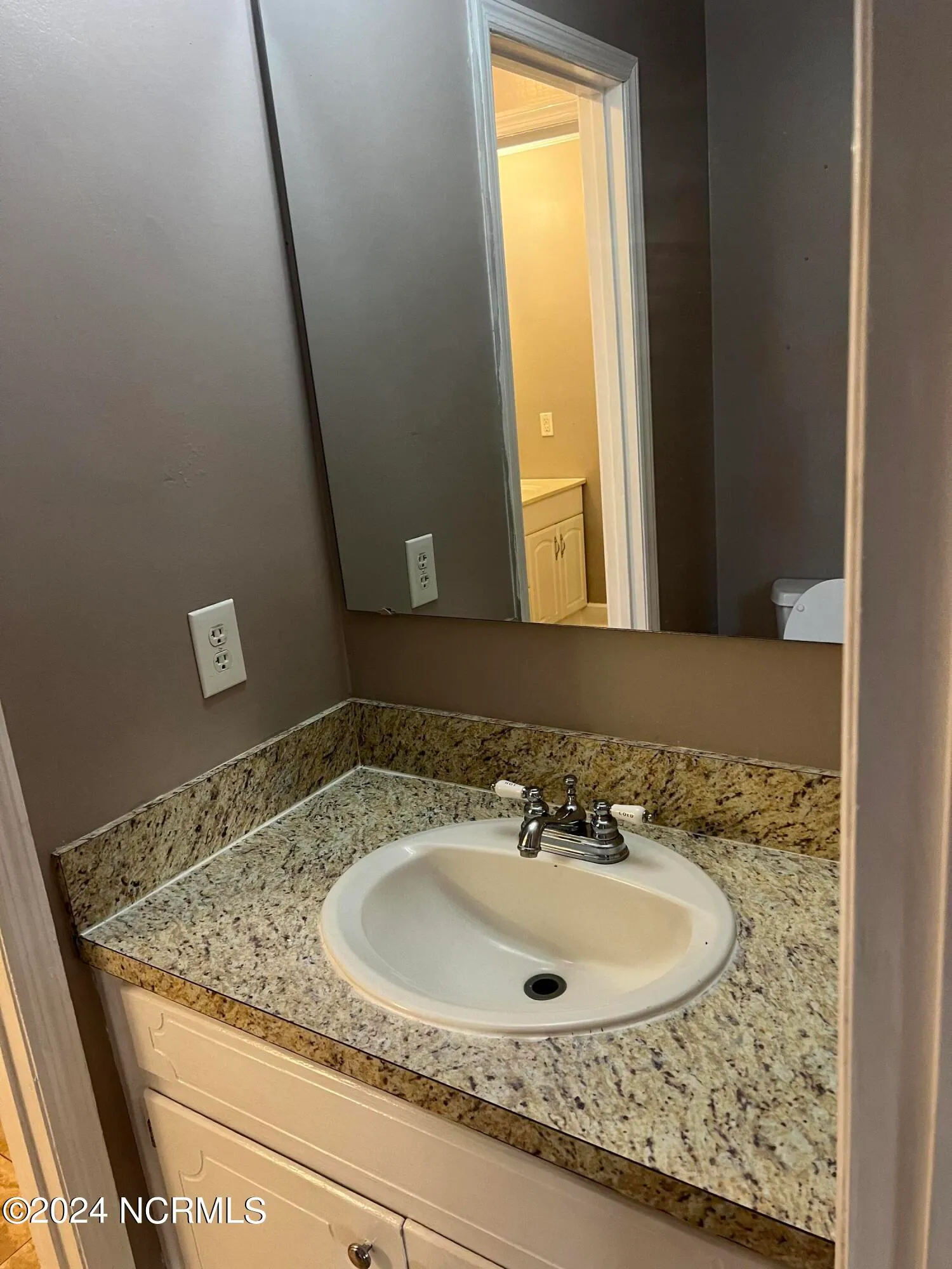 Farmville, North Carolina 27828, United States, 3 Bedrooms Bedrooms, ,3 BathroomsBathrooms,Residential,Pending,39054