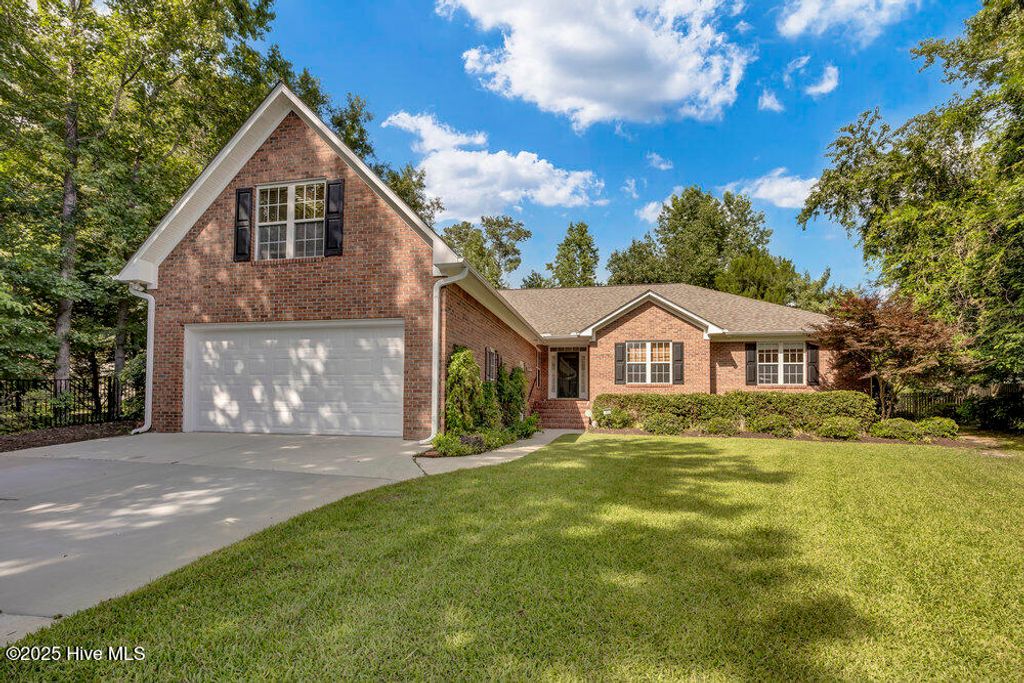 Photo of 904 Woodridge Court SE, Leland, NC 28451 (MLS # 100518339)
