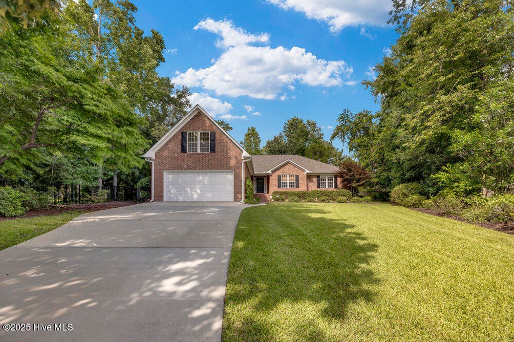 Photo of 904 Woodridge Court SE, Leland, NC 28451 (MLS # 100518339)