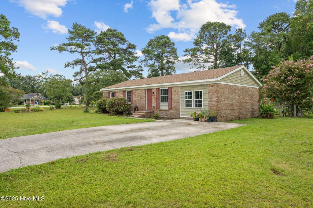Photo of 218 N Nunn Street, Havelock, NC 28532 (MLS # 100526439)