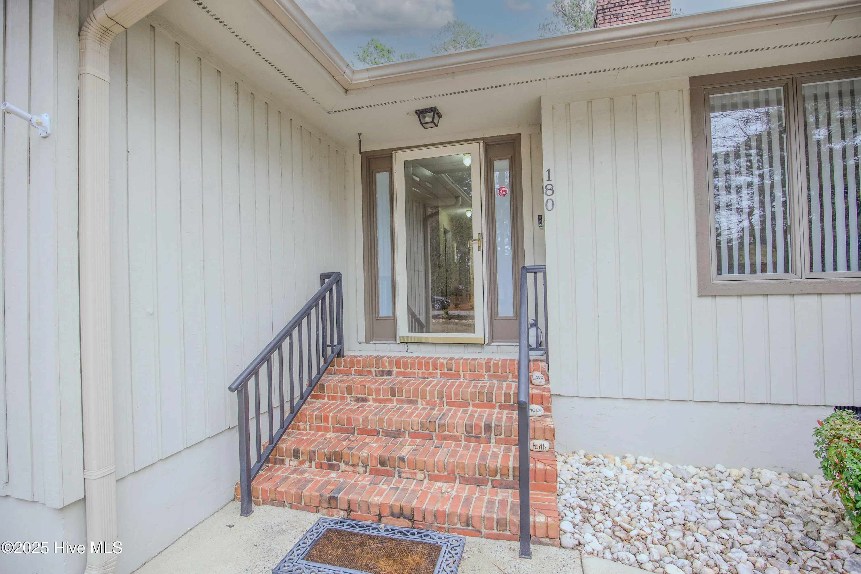 Southern Pines, North Carolina 28387, United States, 3 Bedrooms Bedrooms, ,2 BathroomsBathrooms,Residential,Pending,5785