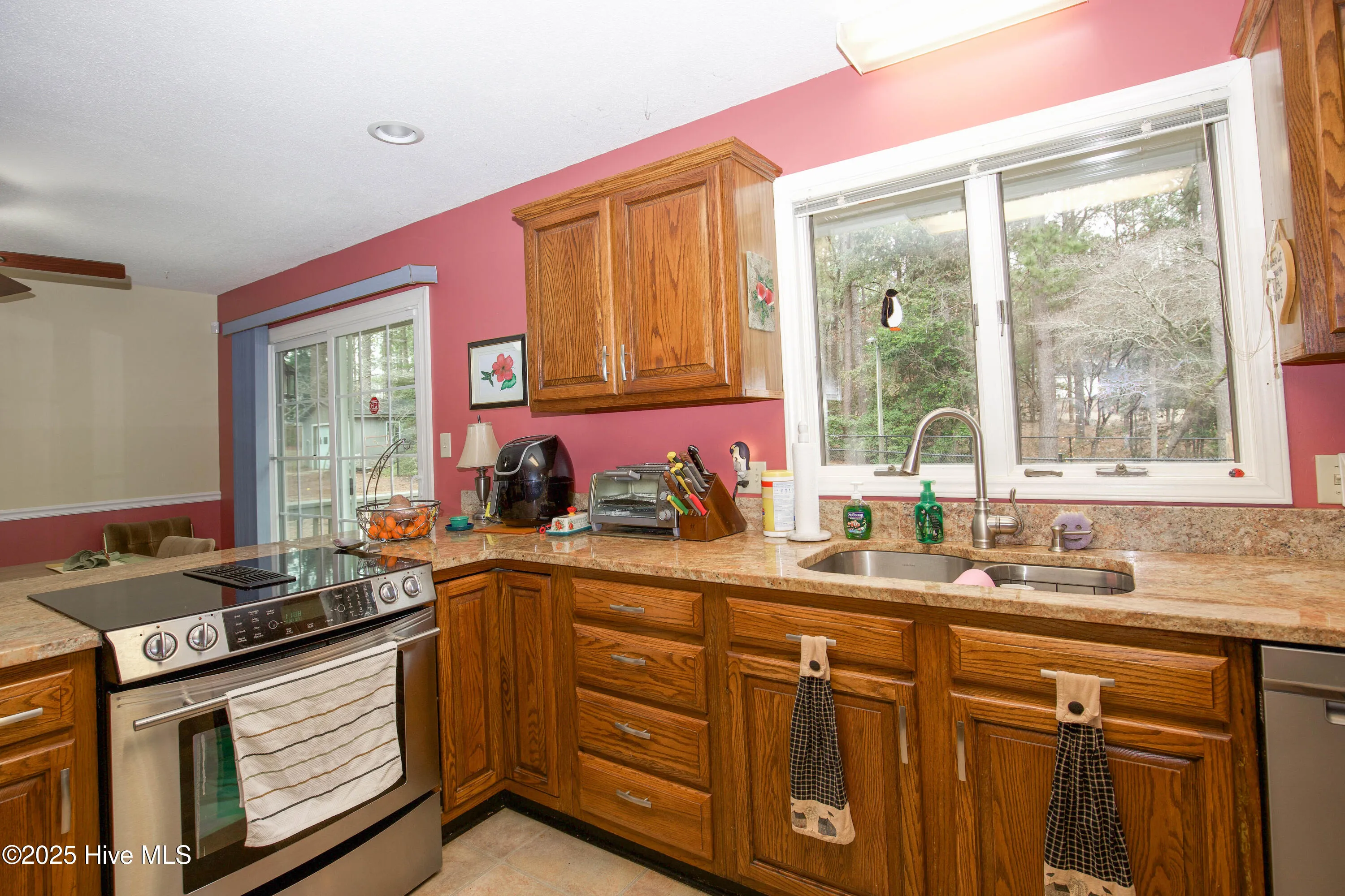 Southern Pines, North Carolina 28387, United States, 3 Bedrooms Bedrooms, ,2 BathroomsBathrooms,Residential,Pending,5785