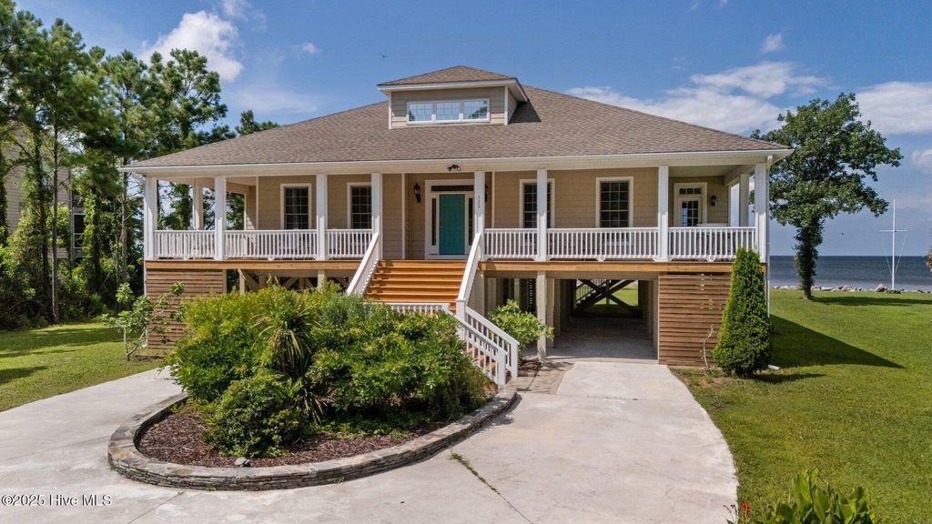 Photo of 522 Sandy Point Drive, Beaufort, NC 28516 (MLS # 100518147)