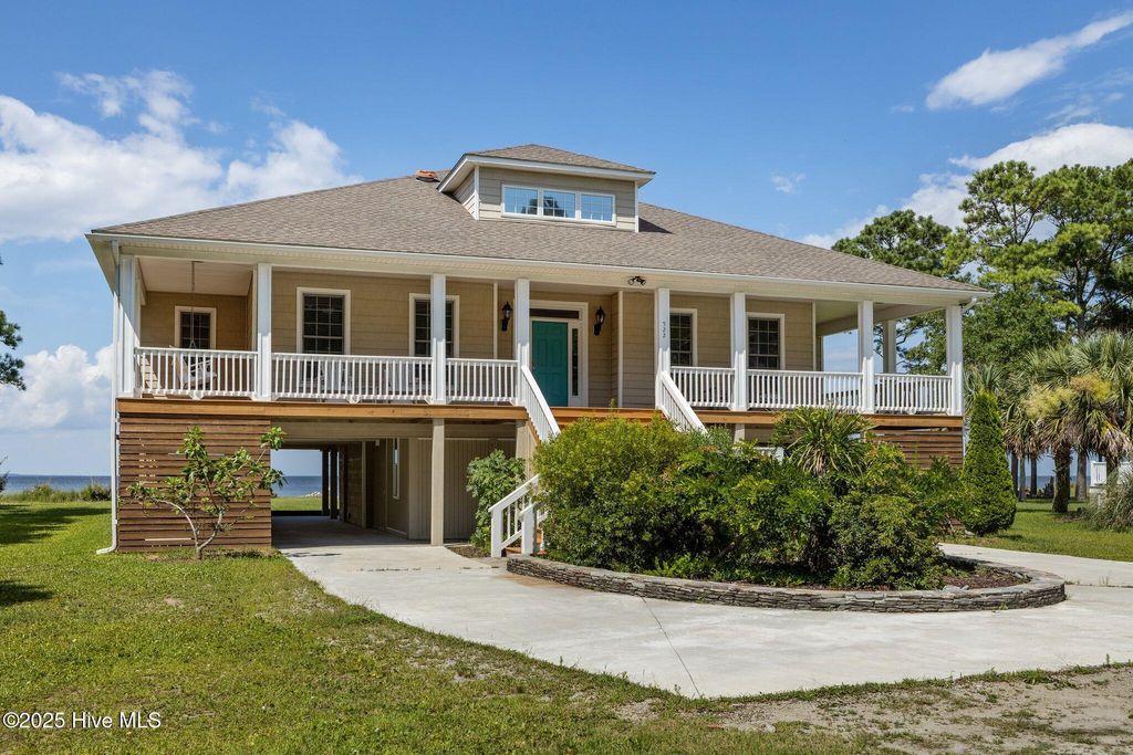 Photo of 522 Sandy Point Drive, Beaufort, NC 28516 (MLS # 100518147)