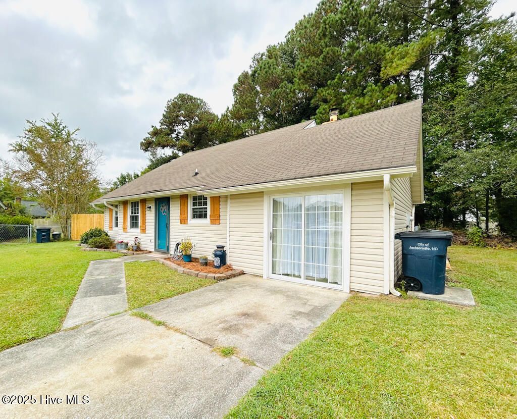 Photo of 400 N Pine Cone Lane, Jacksonville, NC 28546 (MLS # 100533409)