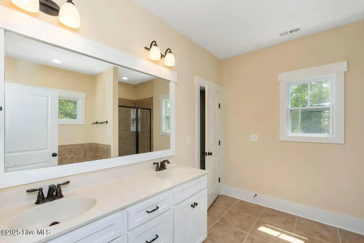 Wilmington, North Carolina 28409, United States, 3 Bedrooms Bedrooms, ,3 BathroomsBathrooms,Residential,Active,247234