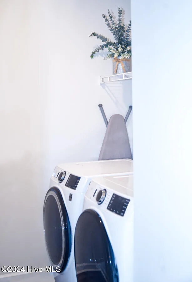 Wilmington, North Carolina 28411, United States, 3 Bedrooms Bedrooms, ,3 BathroomsBathrooms,Residential,Pending,29108