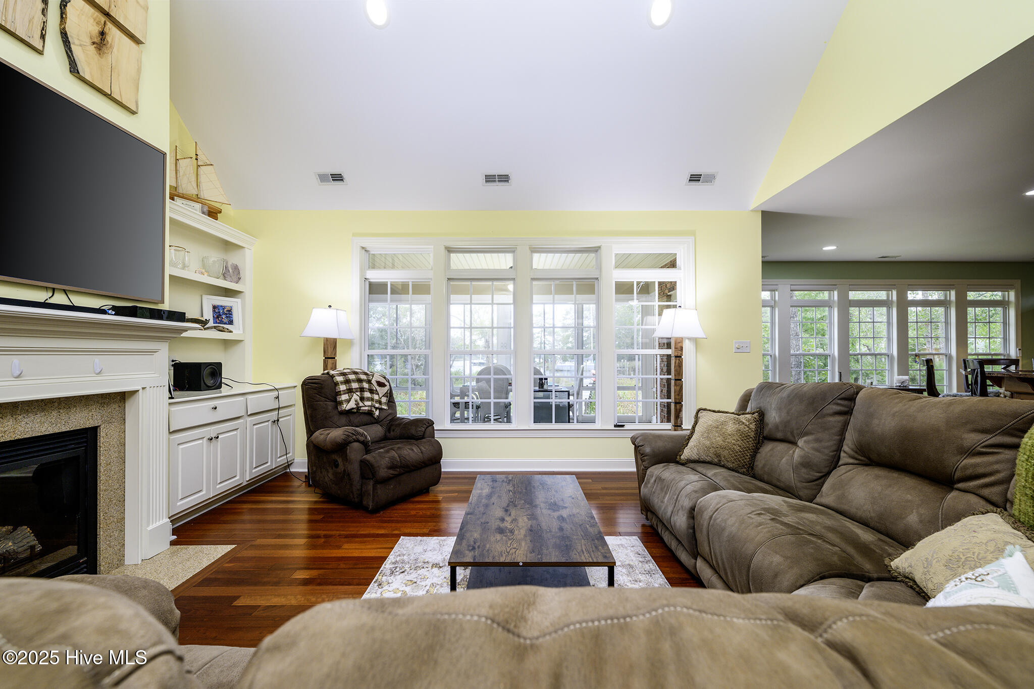 909 Hearthside Court