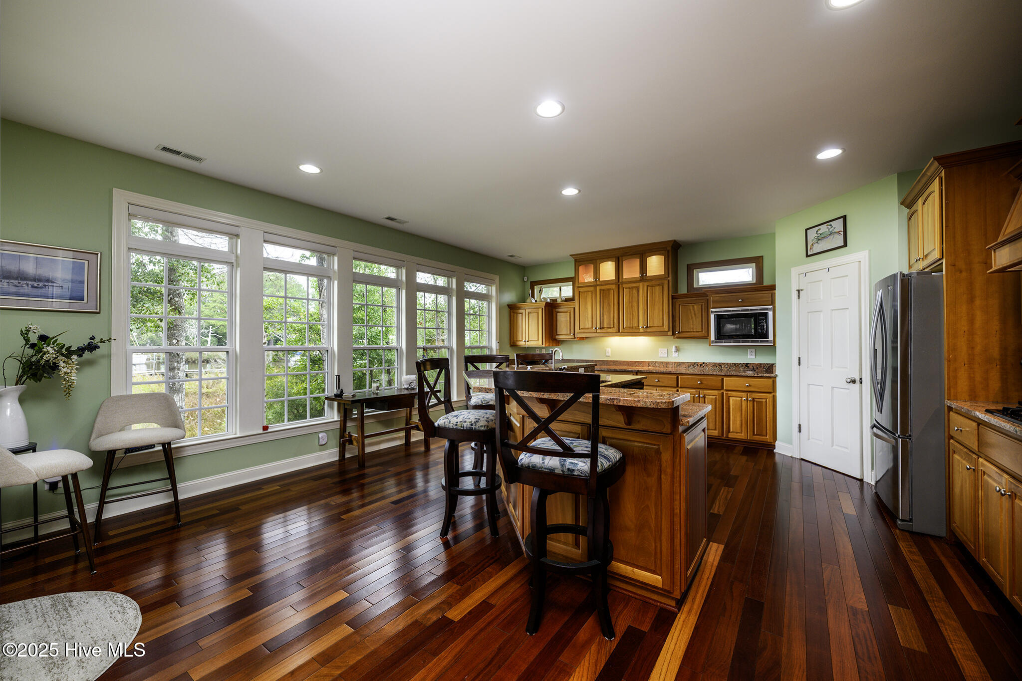 909 Hearthside Court