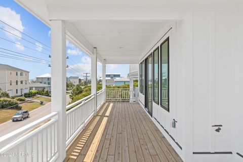 A home in Topsail Beach