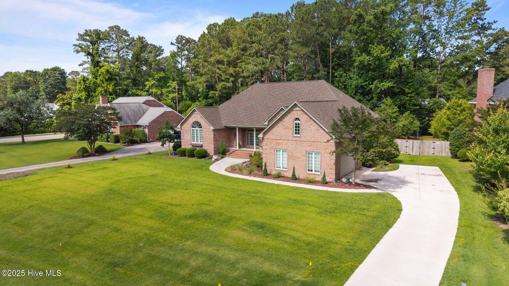 Photo of 104 Chatham Pass, Trent Woods, NC 28562 (MLS # 100513514)