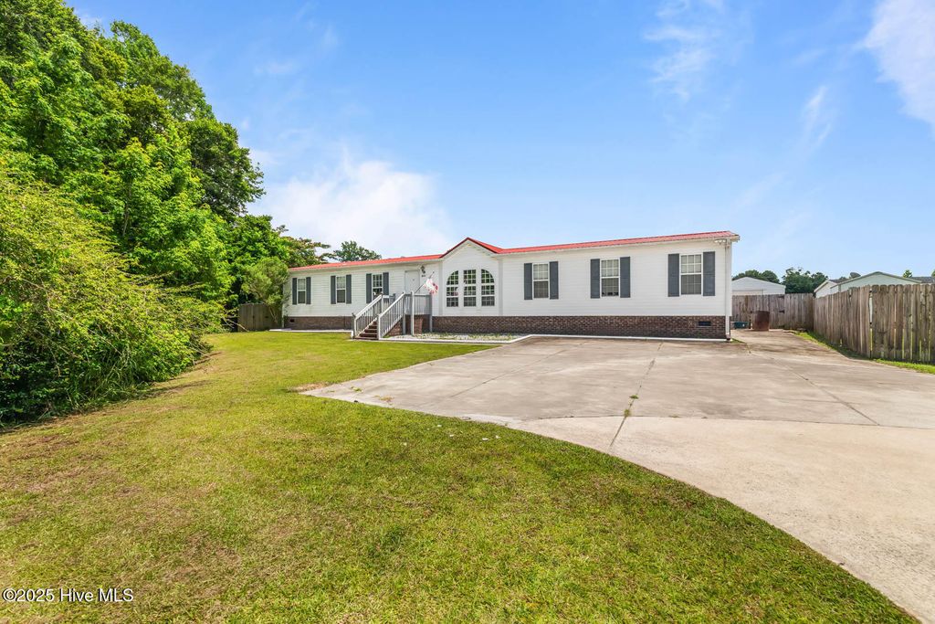 Photo of 804 Maynard Boulevard, Jacksonville, NC 28546 (MLS # 100517738)