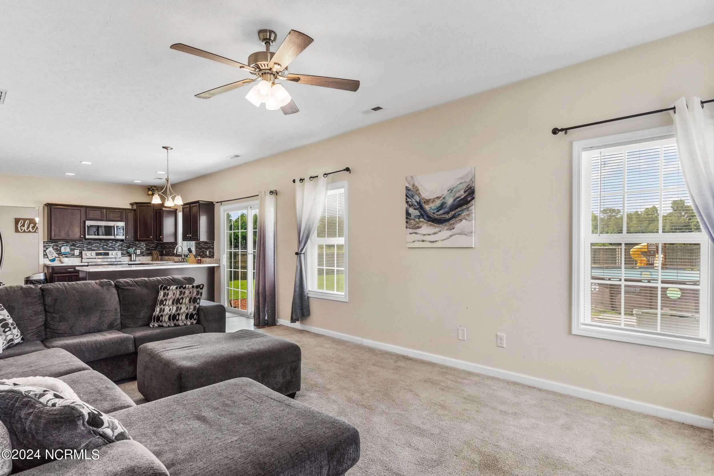 Jacksonville, North Carolina 28540, United States, 4 Bedrooms Bedrooms, ,3 BathroomsBathrooms,Residential,Pending,30984