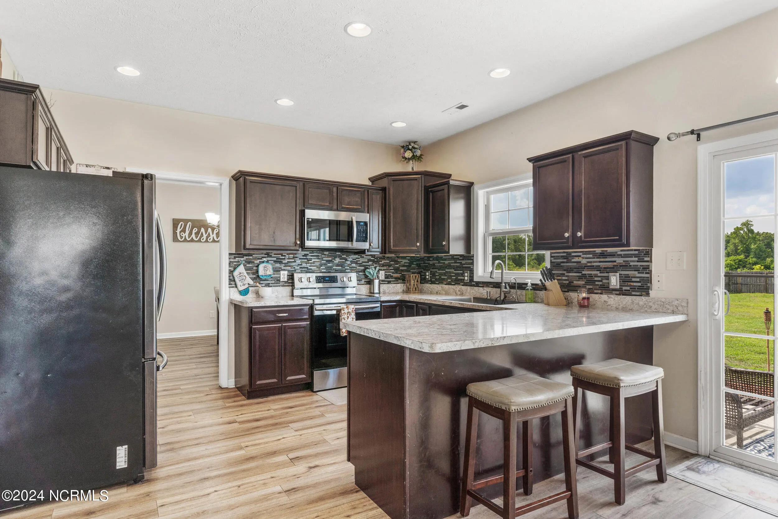 Jacksonville, North Carolina 28540, United States, 4 Bedrooms Bedrooms, ,3 BathroomsBathrooms,Residential,Pending,30984