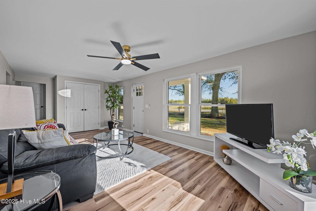 Photo of 4942 Highway 41 W, Trenton, NC 28585 (MLS # 100538192)