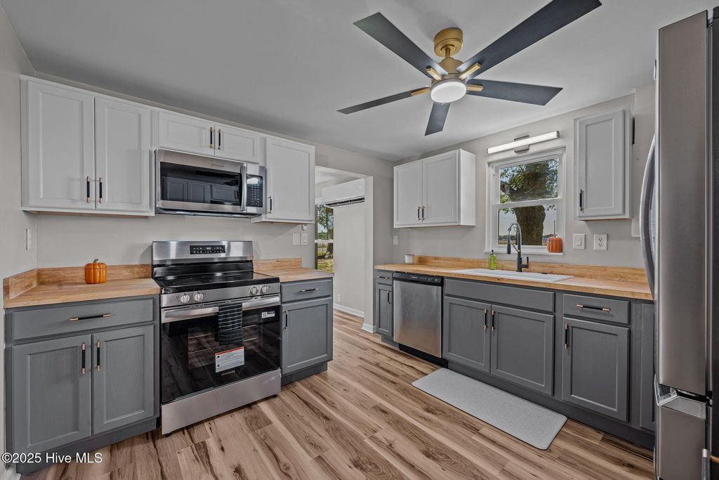 Photo of 4942 Highway 41 W, Trenton, NC 28585 (MLS # 100538192)