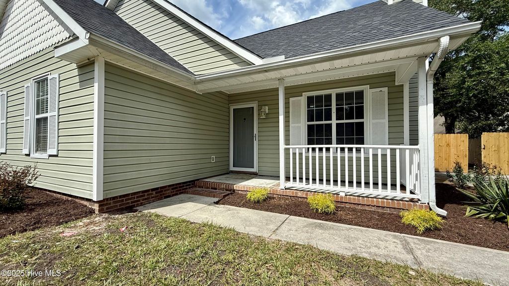 Photo of 607 Sharease Circle, Wilmington, NC 28405 (MLS # 100529004)