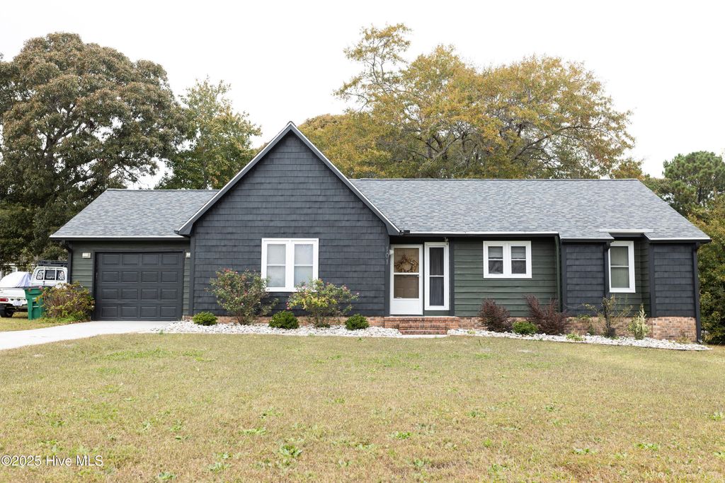 Photo of 101 Walnut Drive, Swansboro, NC 28584 (MLS # 100540057)