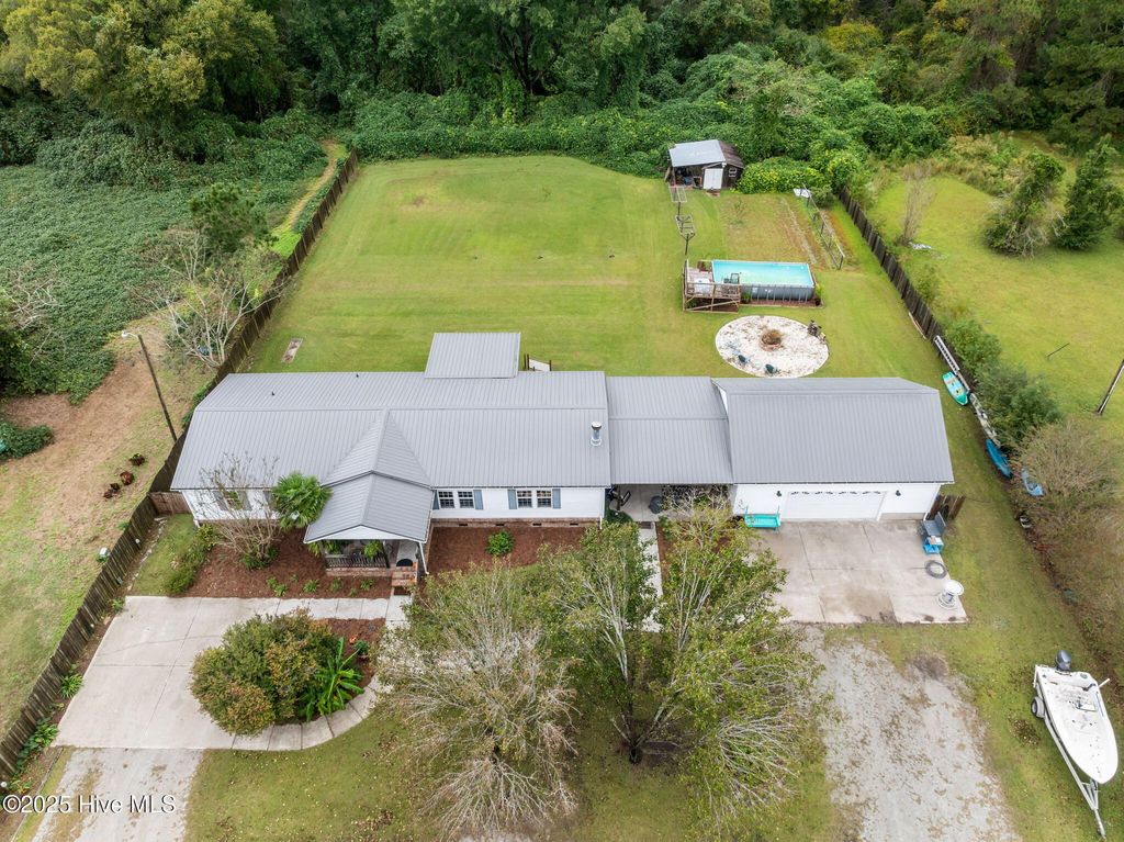 Photo of 233 Belgrade Swansboro Road, Stella, NC 28582 (MLS # 100537137)