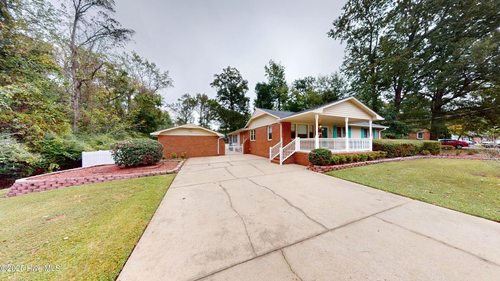 Photo of 902 Sioux Drive, Jacksonville, NC 28540 (MLS # 100536535)
