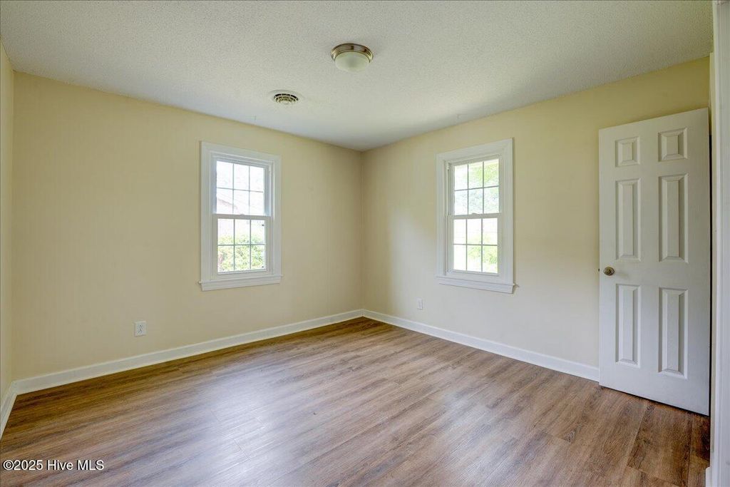 Photo of 113 N First Avenue, New Bern, NC 28560 (MLS # 100506774)