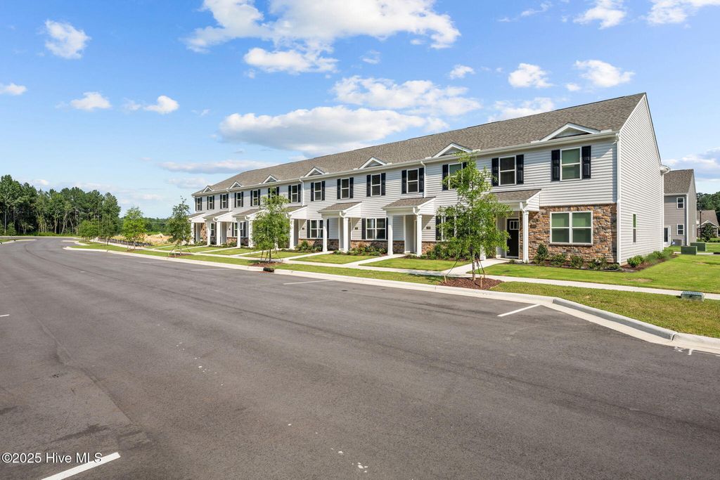 Photo of 1016 Bayard Wootten Way, New Bern, NC 28562 (MLS # 100539343)