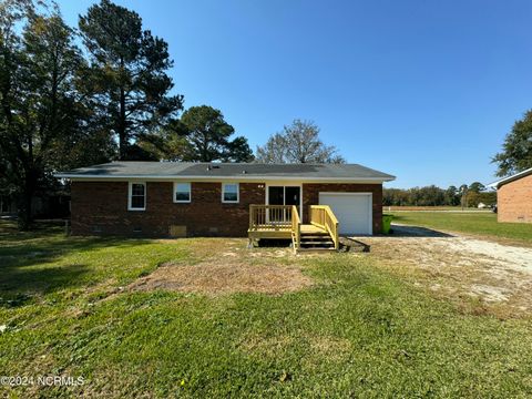 A home in Cove City