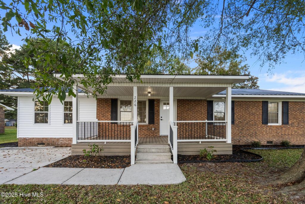Photo of 226 Beulaville Highway, Richlands, NC 28574 (MLS # 100532726)