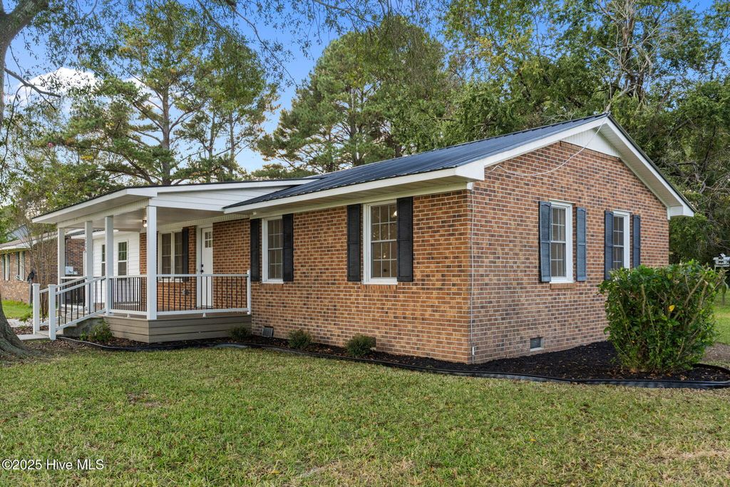 Photo of 226 Beulaville Highway, Richlands, NC 28574 (MLS # 100532726)