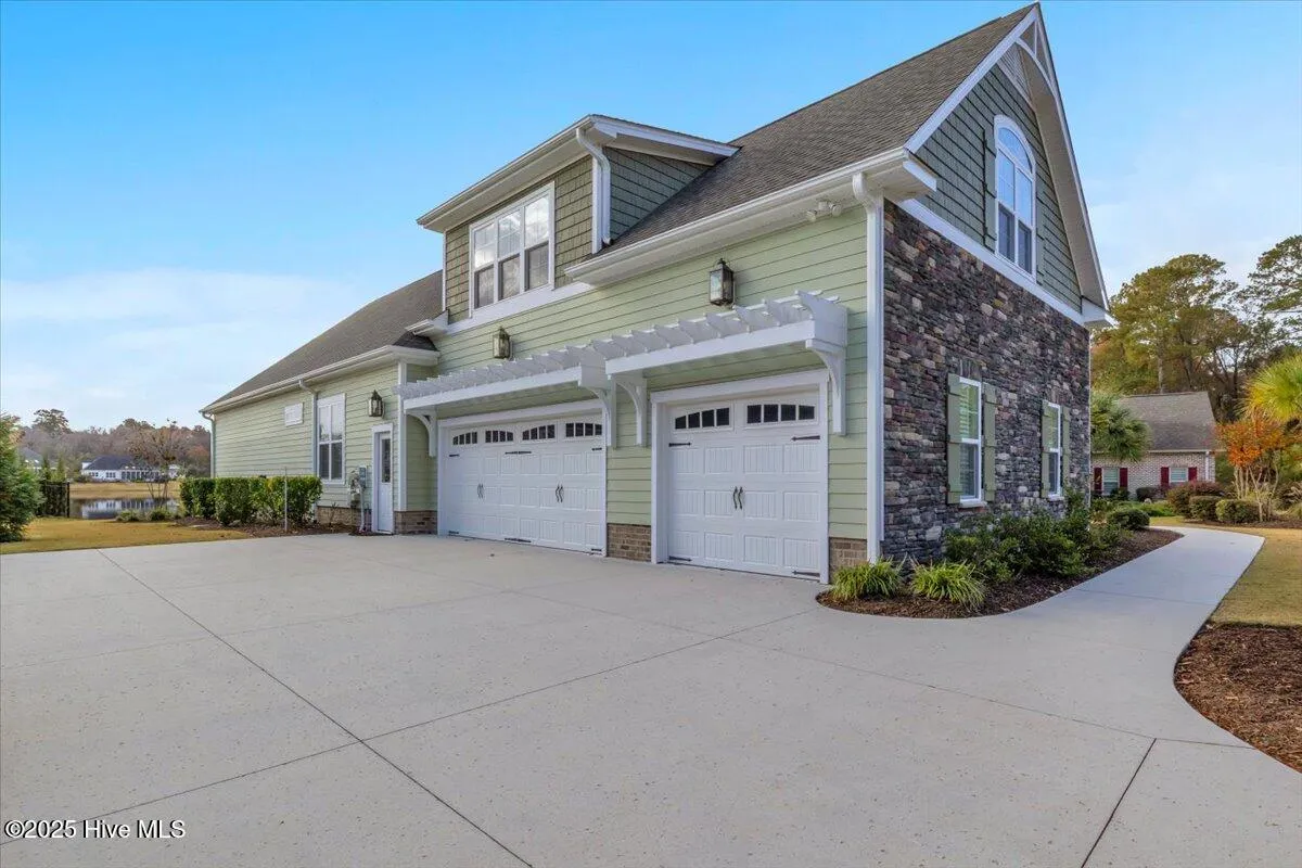 Leland, North Carolina 28451, United States, 4 Bedrooms Bedrooms, ,3 BathroomsBathrooms,Residential,Active,242541