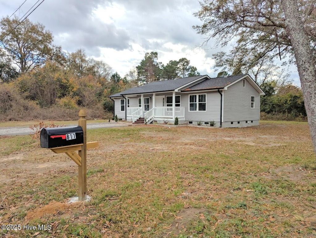 Photo of 811 Anne Street, Laurinburg, NC 28352 (MLS # 100544010)