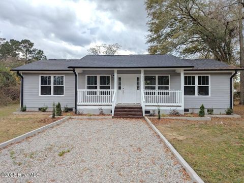 Photo of 811 Anne Street, Laurinburg, NC 28352 (MLS # 100544010)
