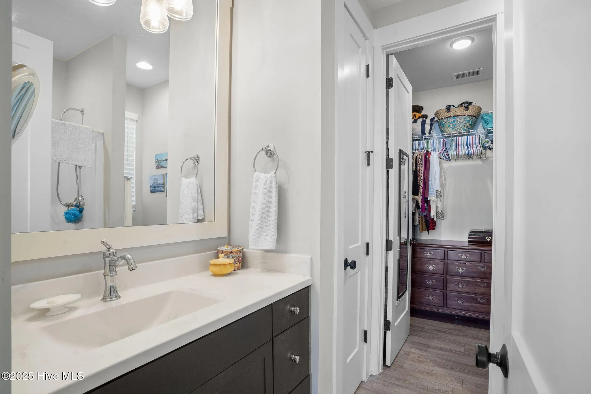 Wilmington, North Carolina 28401, United States, 3 Bedrooms Bedrooms, ,4 BathroomsBathrooms,Residential,Active,180100