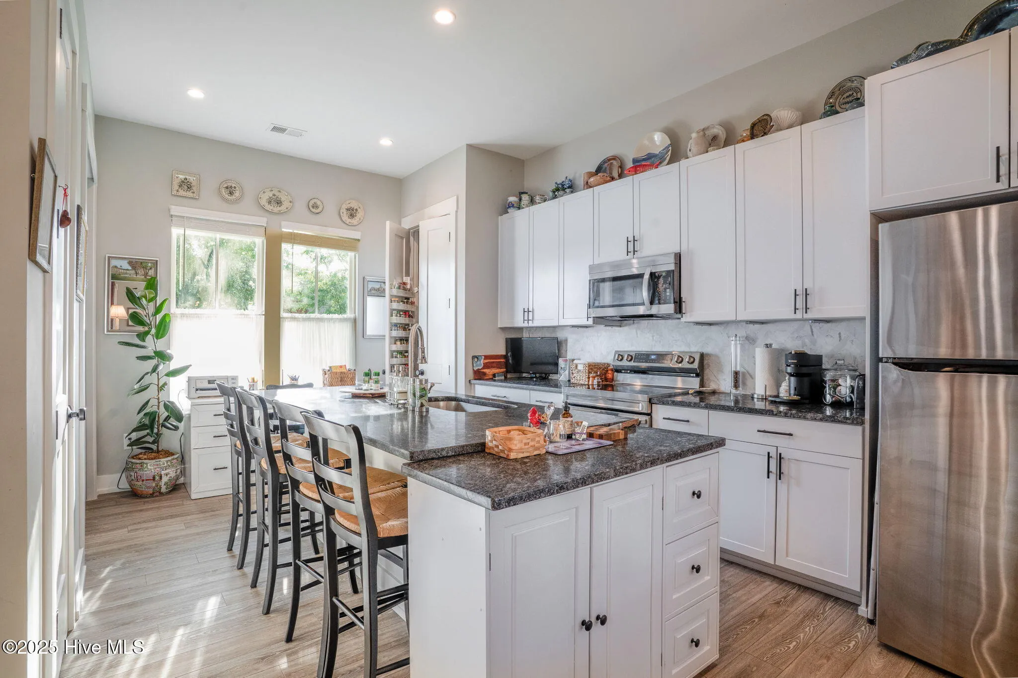 Wilmington, North Carolina 28401, United States, 3 Bedrooms Bedrooms, ,4 BathroomsBathrooms,Residential,Active,180100