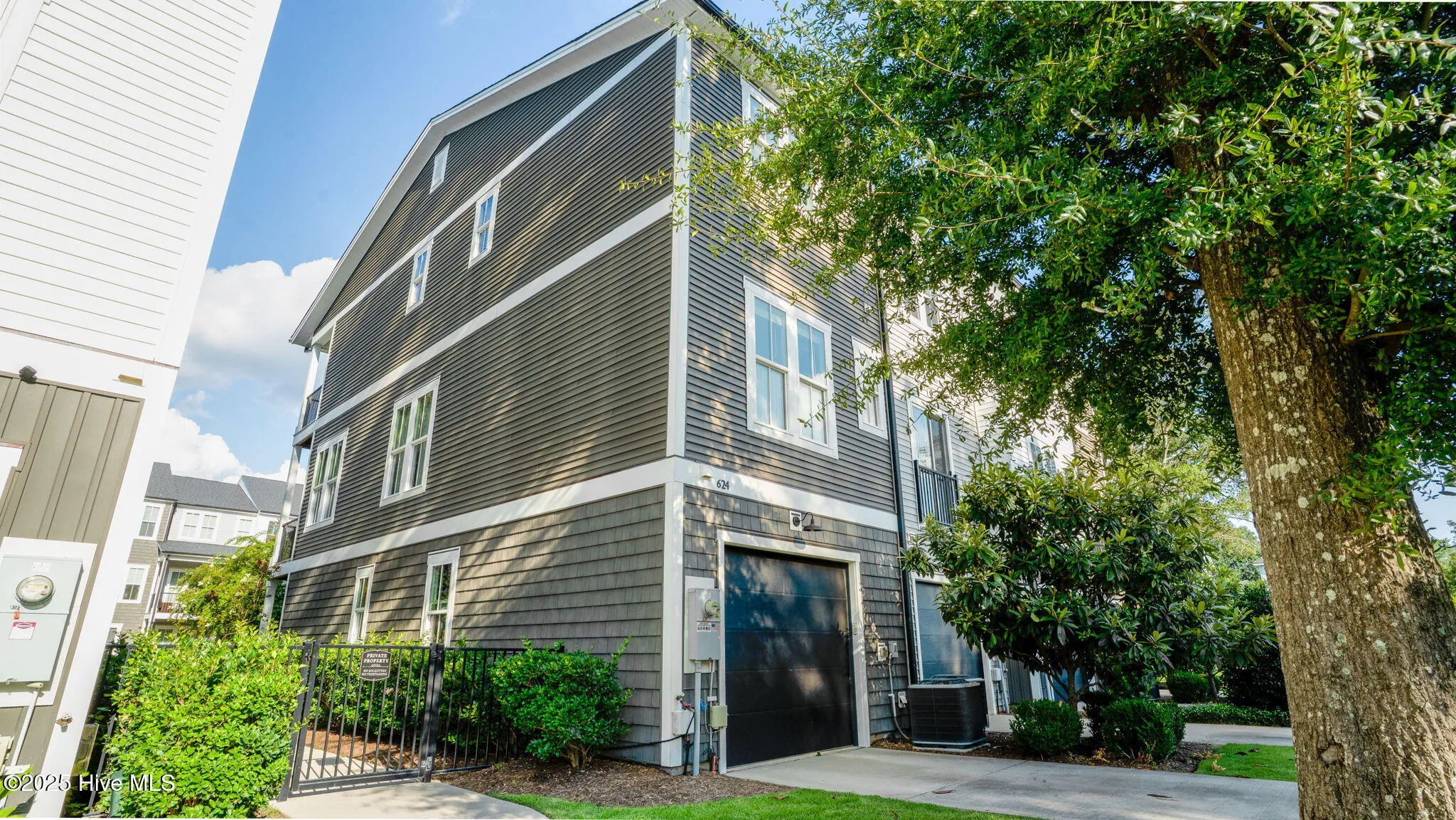 Wilmington, North Carolina 28401, United States, 3 Bedrooms Bedrooms, ,4 BathroomsBathrooms,Residential,Active,180100