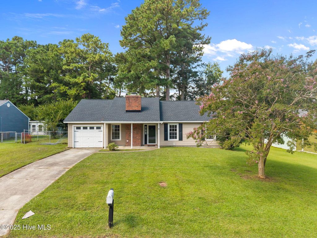 Photo of 2066 Hunters Ridge Drive, Midway Park, NC 28544 (MLS # 100525201)