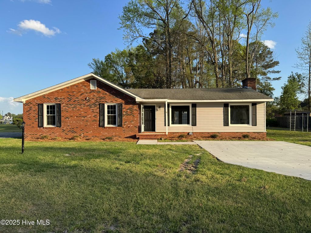 Photo of 2303 Leigh Street, Kinston, NC 28501 (MLS # 100499367)