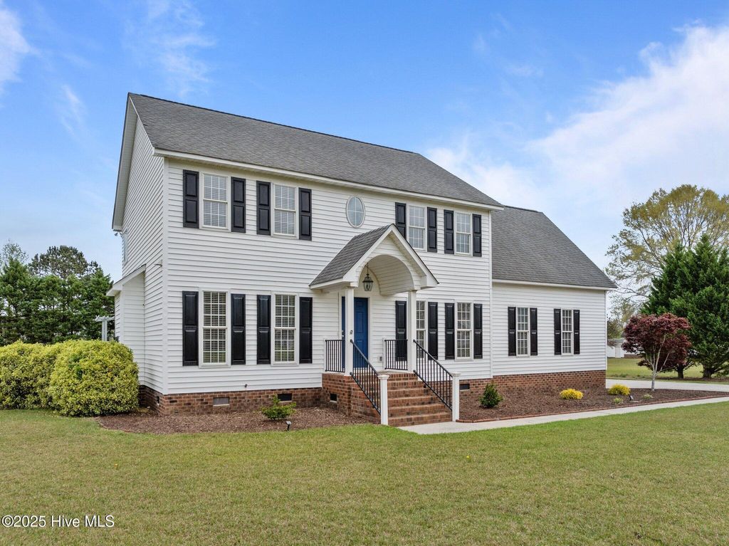 Photo of 676 Gatewood Drive, Winterville, NC 28590 (MLS # 100499554)