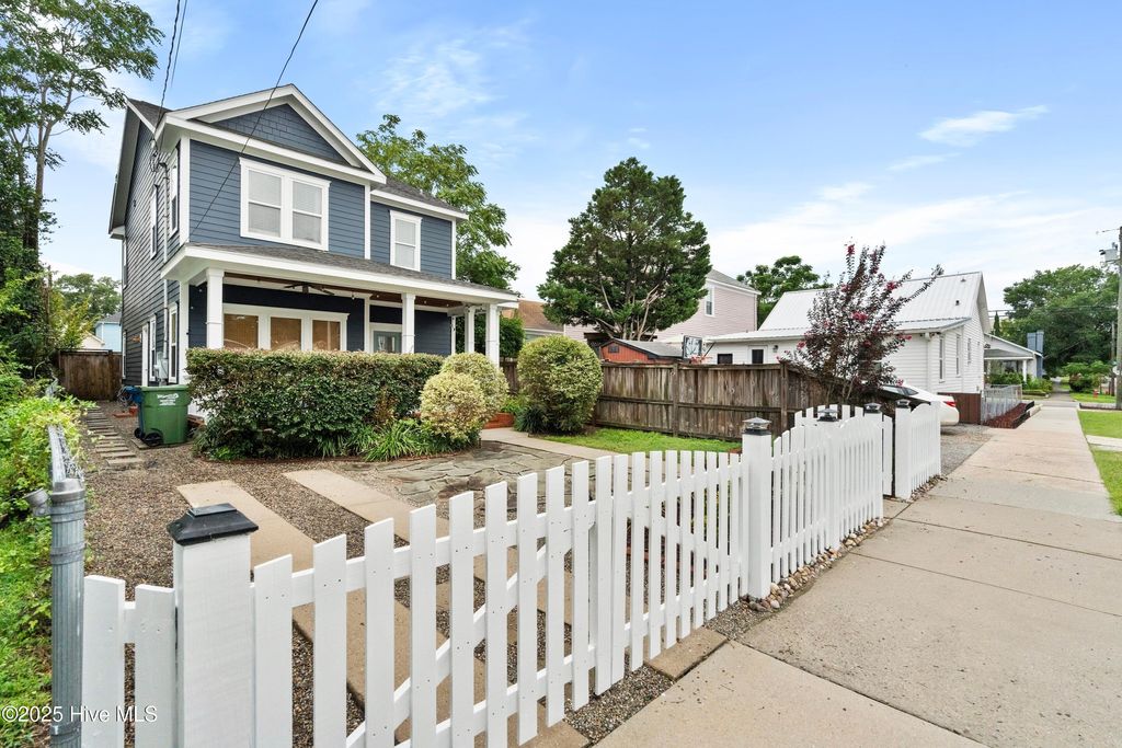 Photo of 108 S 9th Street, Wilmington, NC 28401 (MLS # 100527186)
