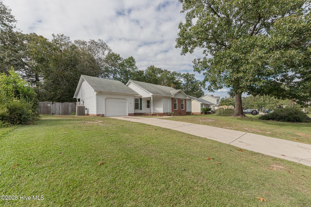 Photo of 153 Raintree Circle, Jacksonville, NC 28540 (MLS # 100530494)
