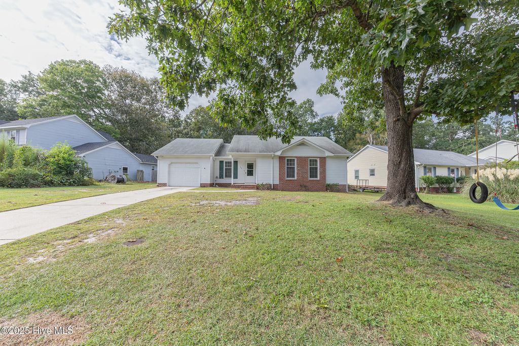 Photo of 153 Raintree Circle, Jacksonville, NC 28540 (MLS # 100530494)