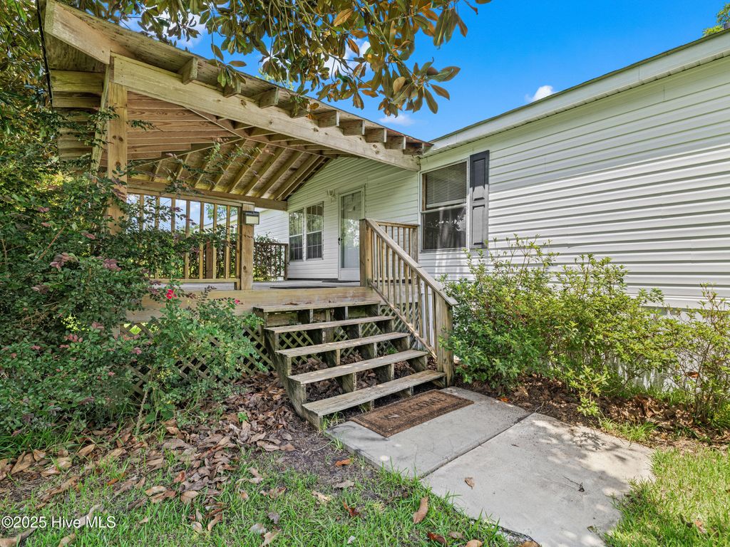 Photo of 3637 Lynn Avenue, Castle Hayne, NC 28429 (MLS # 100520478)