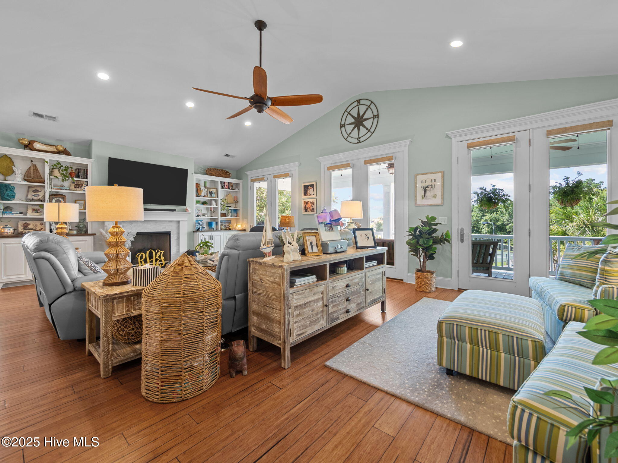 8906 Edgewater Court