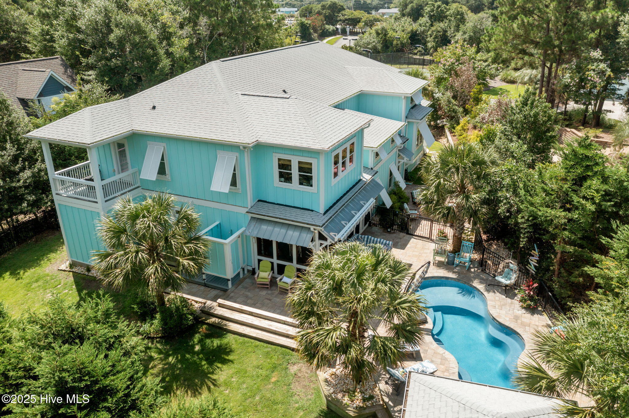 8906 Edgewater Court