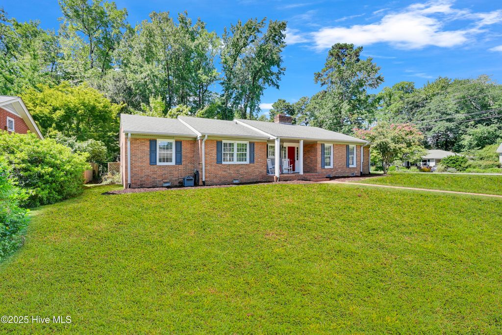 Photo of 1748 Beaumont Drive, Greenville, NC 27858 (MLS # 100527830)