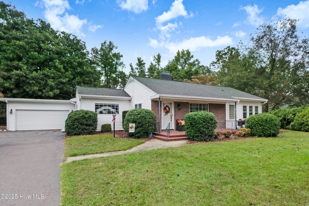 Photo of 314 Smith Chapel Road, Mount Olive, NC 28365 (MLS # 100536045)
