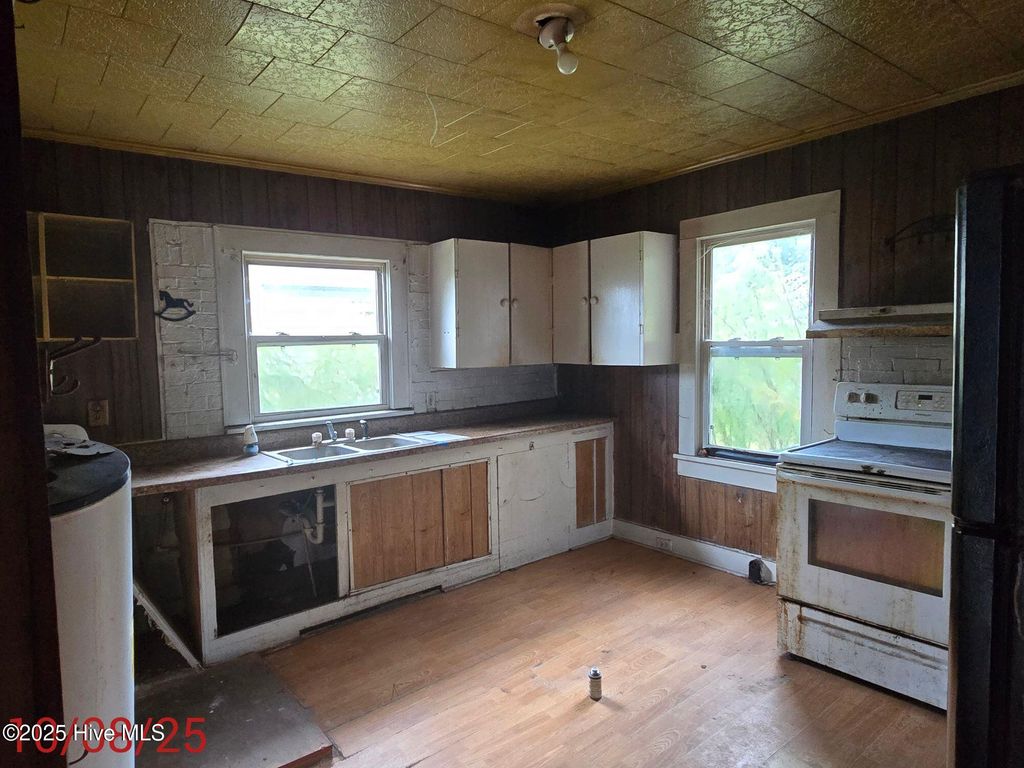 Photo of 914 Broad Street, Windsor, NC 27983 (MLS # 100536395)